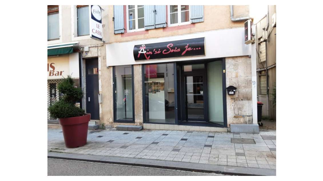 A louer local commercial 77m² à Oyonnax centre