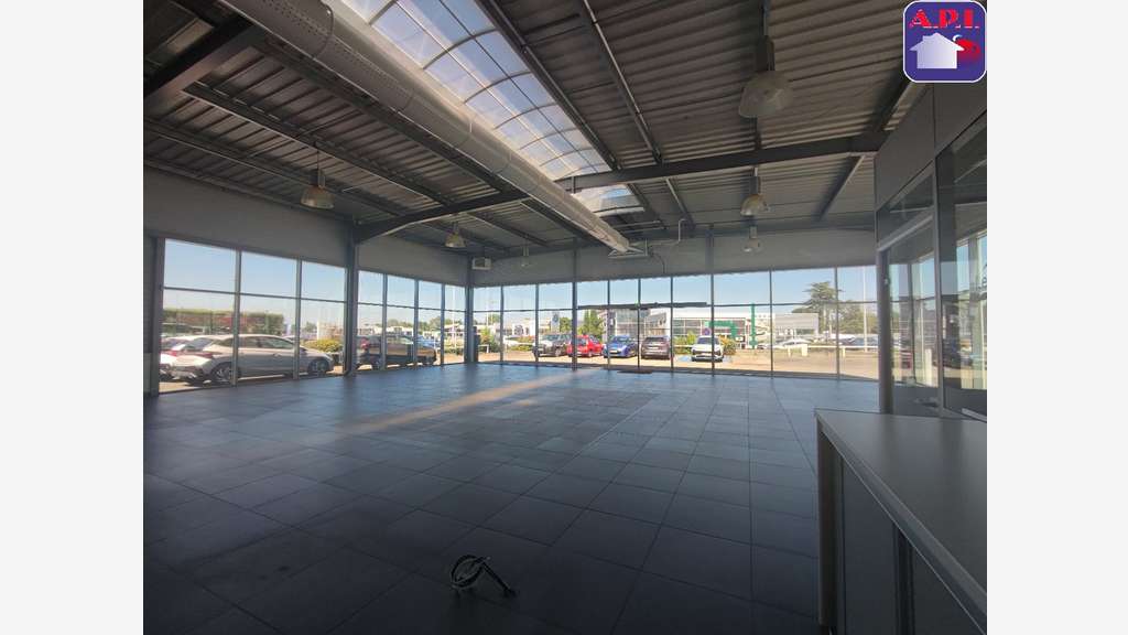 A louer local commercial 400m² ZC de Pamiers