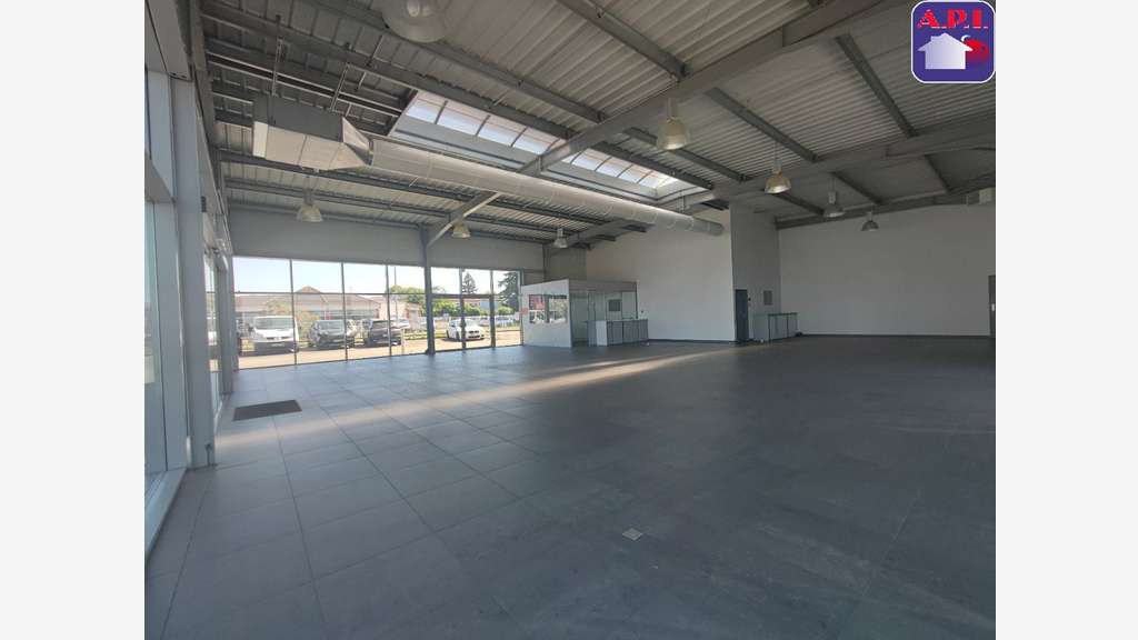 A louer local commercial 400m² ZC de Pamiers