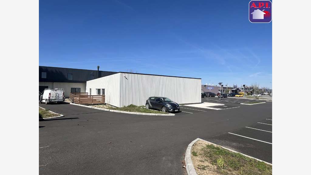 A louer entrepôt 320m² zone commerciale de Pamiers