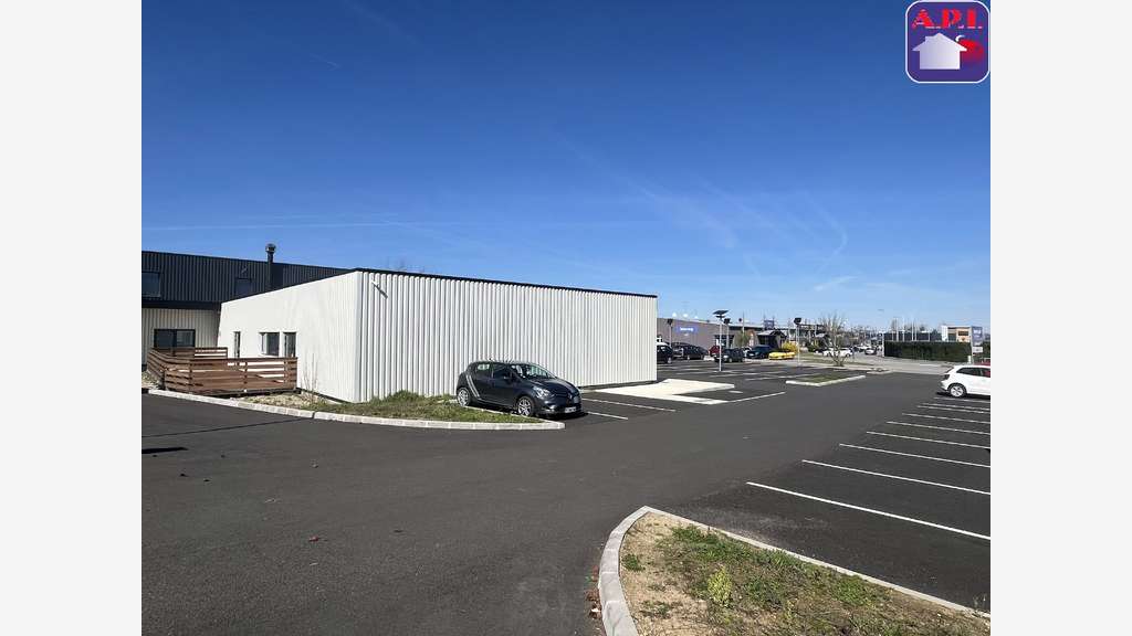 A louer entrepôt 320m² zone commerciale de Pamiers