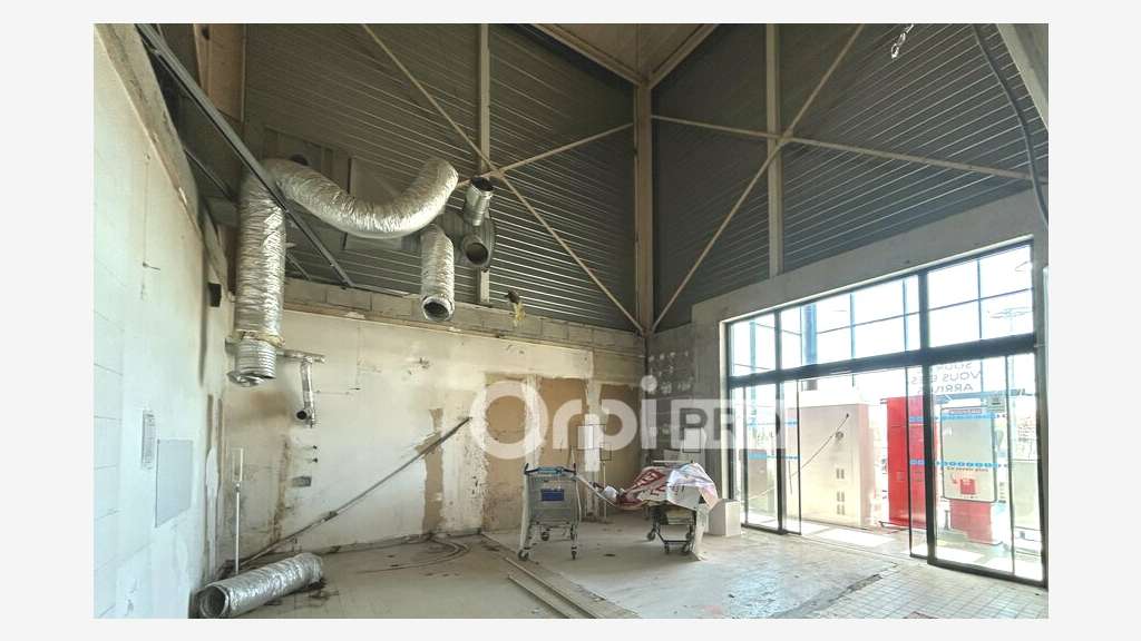 A louer cellule commerciale 400m² à Panazol