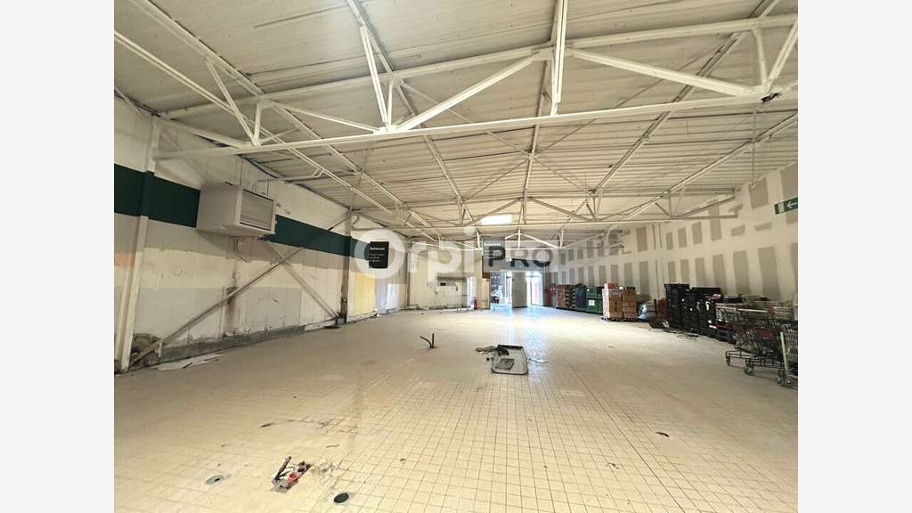 A louer cellule commerciale 400m² à Panazol