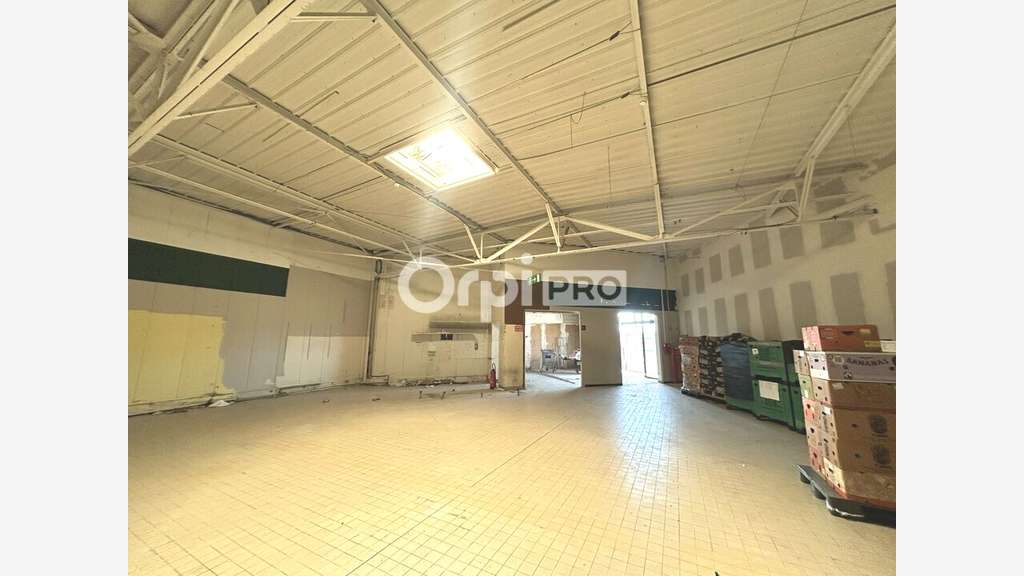 A louer cellule commerciale 400m² à Panazol
