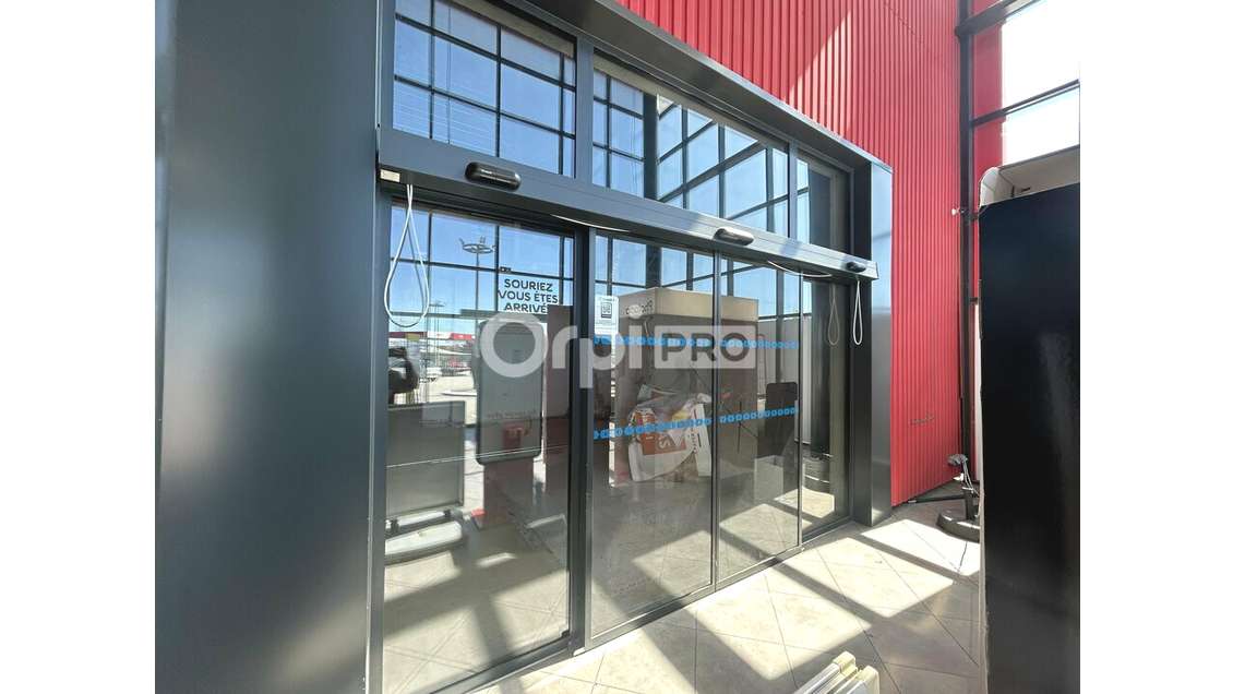 A louer cellule commerciale 400m² à Panazol