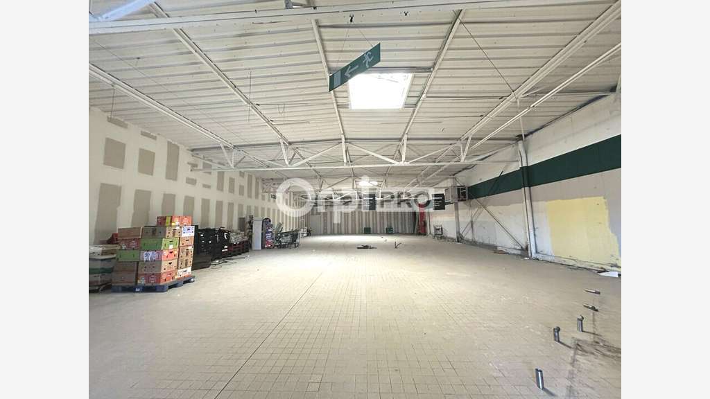 A louer cellule commerciale 400m² à Panazol