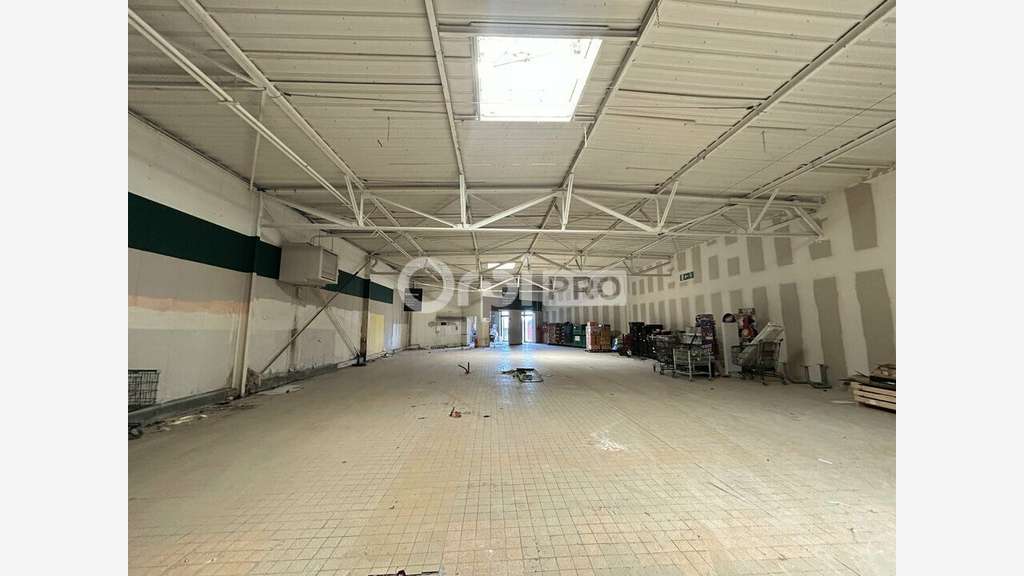 A louer cellule commerciale 400m² à Panazol