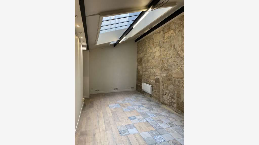 LOCATION PURE LOCAL 81 M² PARIS 10