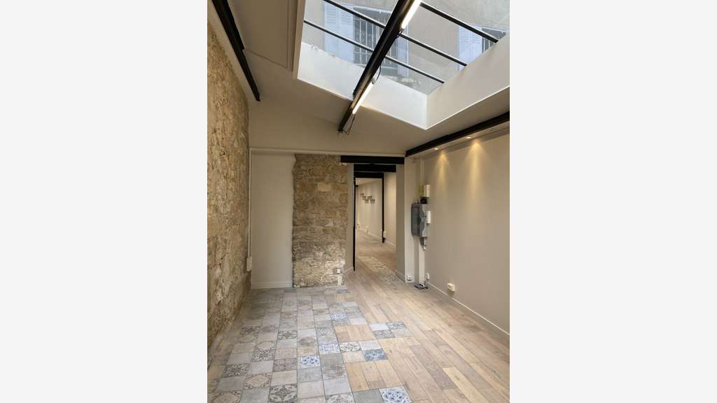 LOCATION PURE LOCAL 81 M² PARIS 10