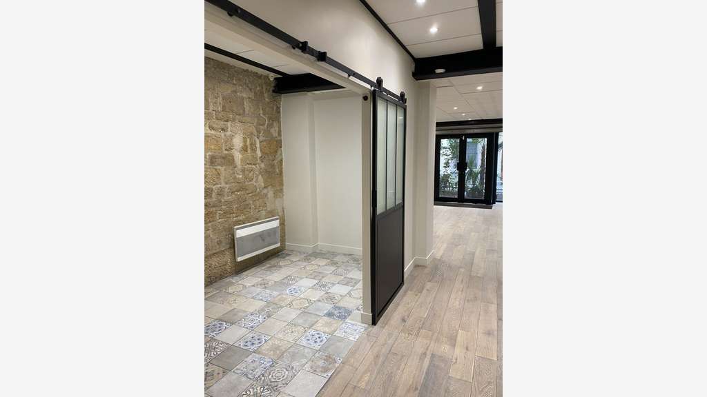LOCATION PURE LOCAL 81 M² PARIS 10