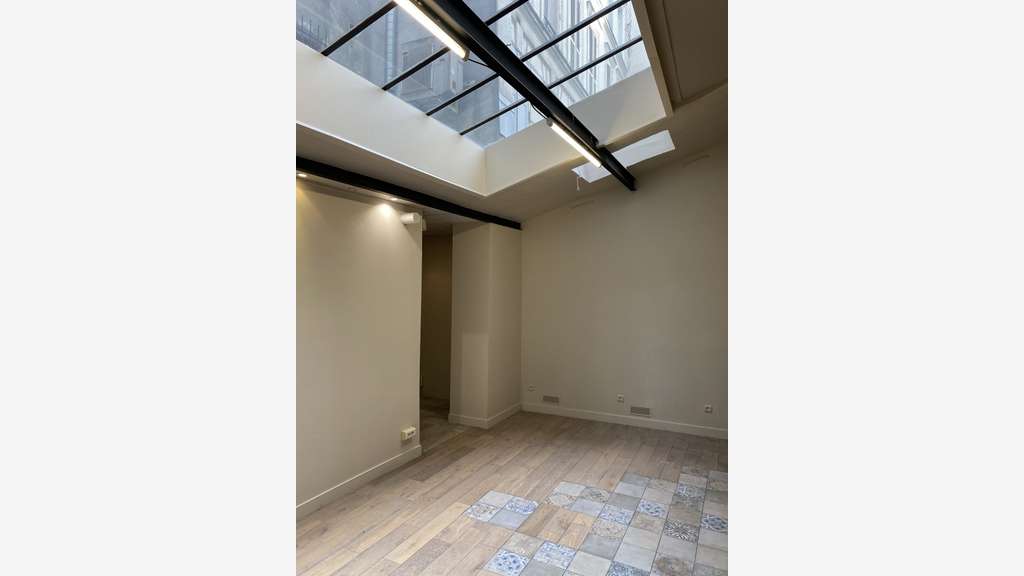 LOCATION PURE LOCAL 81 M² PARIS 10