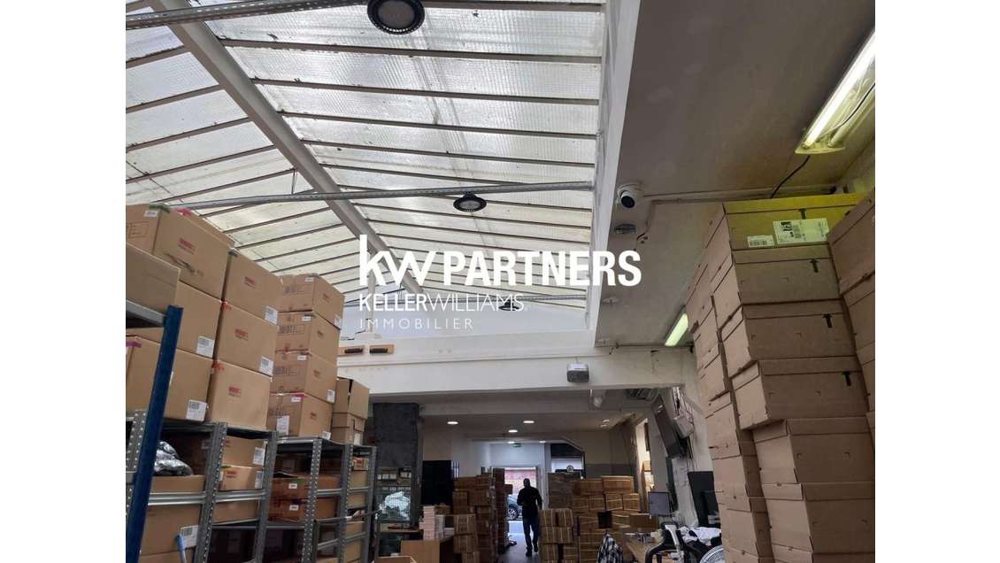 A louer local commercial 380m² Paris 11e Voltaire