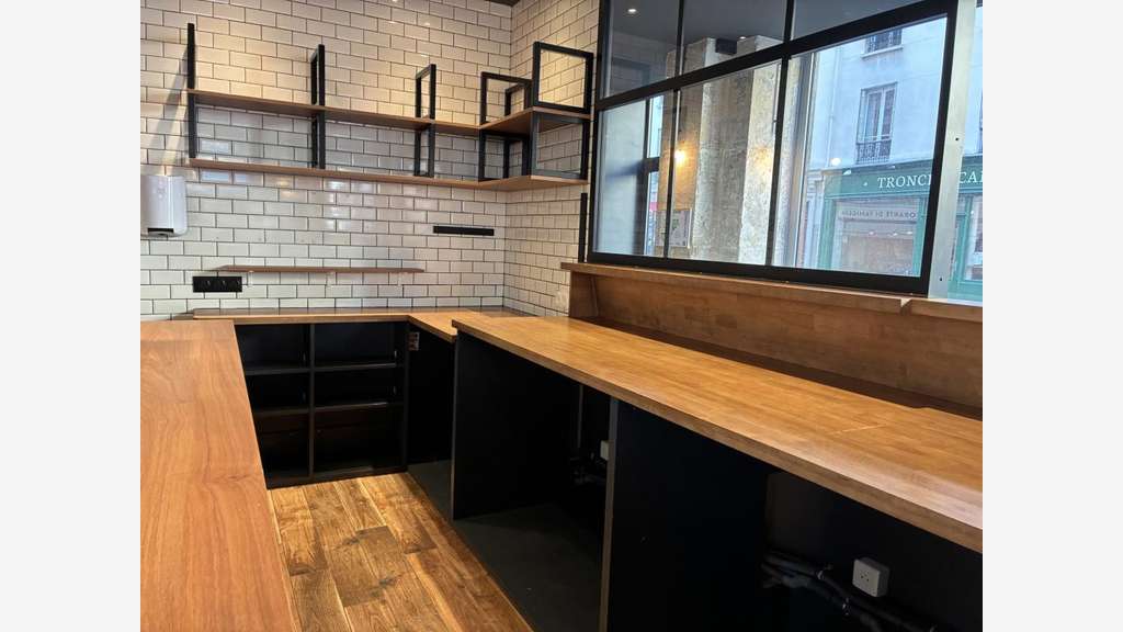Location local d'exception 211m² à Paris 11e