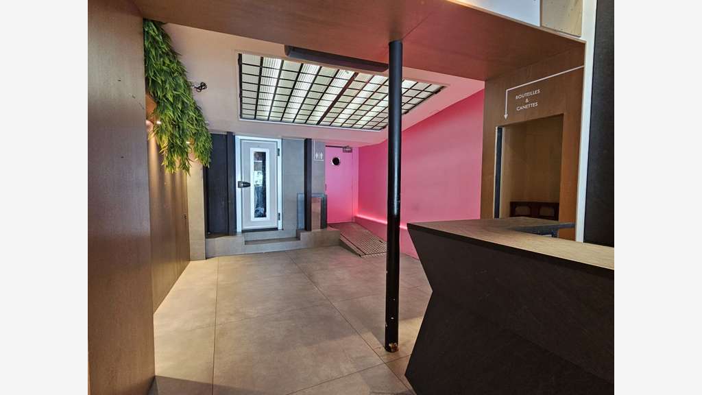 Location pure boutique 101m² rue Oberkampf 75011