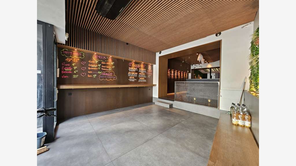 Location pure boutique 101m² rue Oberkampf 75011