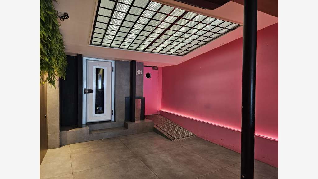 Location pure boutique 101m² rue Oberkampf 75011