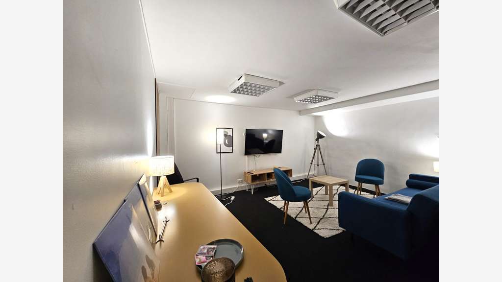 Local atypique sur cour 290m²-75011 Paris-Bastille