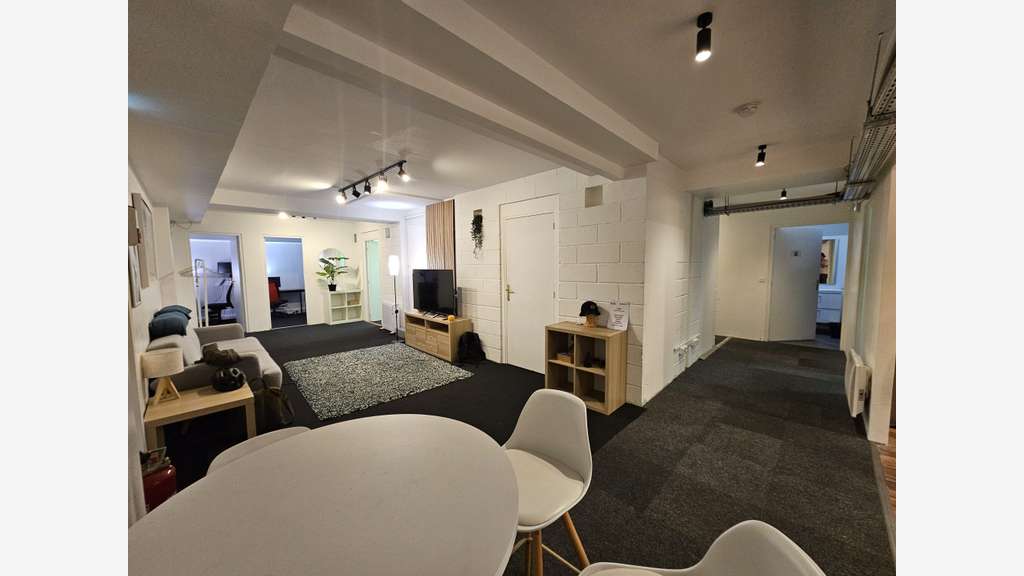 Local atypique sur cour 290m²-75011 Paris-Bastille