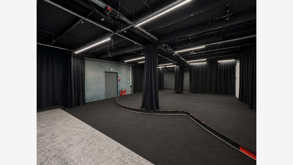 Local atypique sur cour 290m²-75011 Paris-Bastille