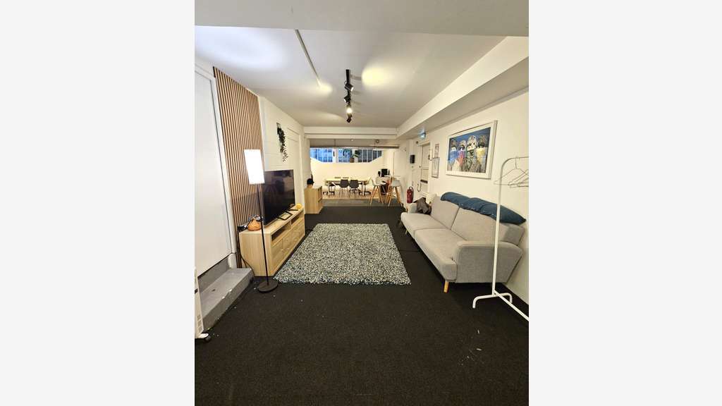 Local atypique sur cour 290m²-75011 Paris-Bastille