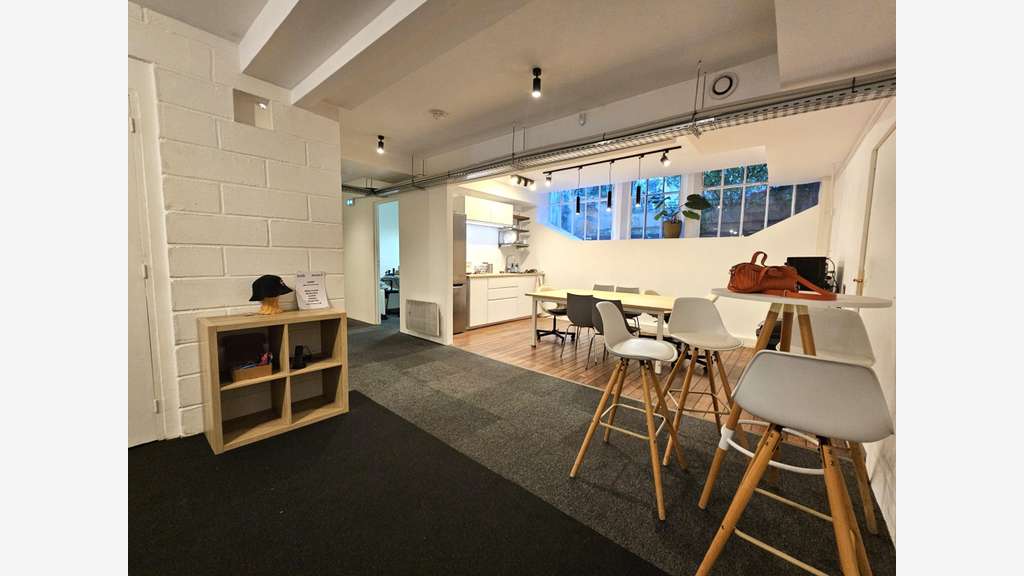 Local atypique sur cour 290m²-75011 Paris-Bastille