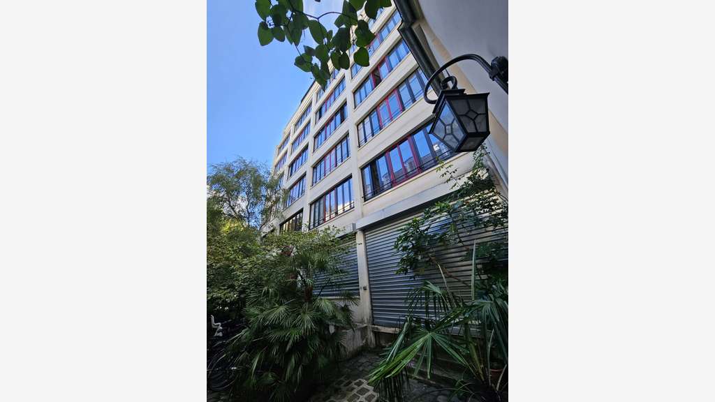 Local atypique sur cour 290m²-75011 Paris-Bastille