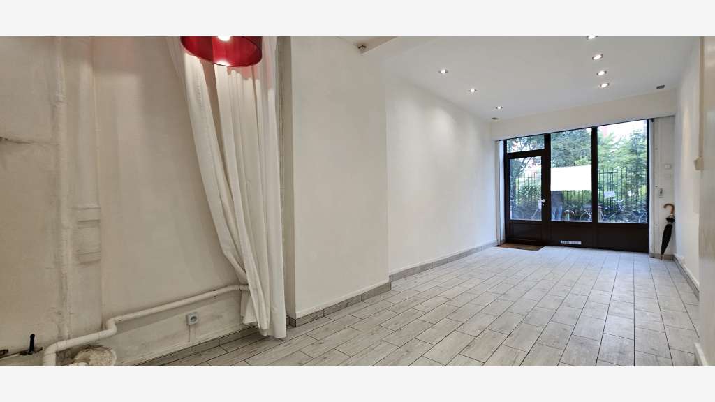 Location pure 35m² restauration possible 75011