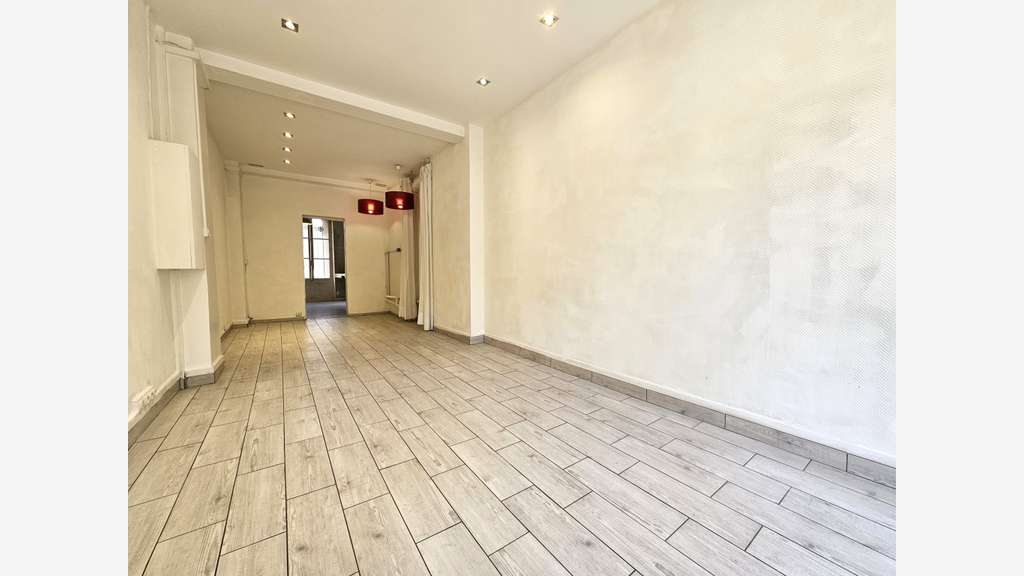 Location pure 35m² restauration possible 75011