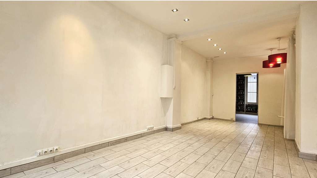 Location pure 35m² restauration possible 75011