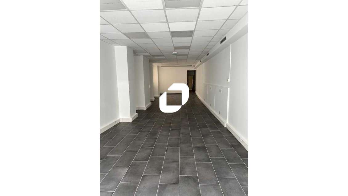 A louer Local commercial 79m² Paris