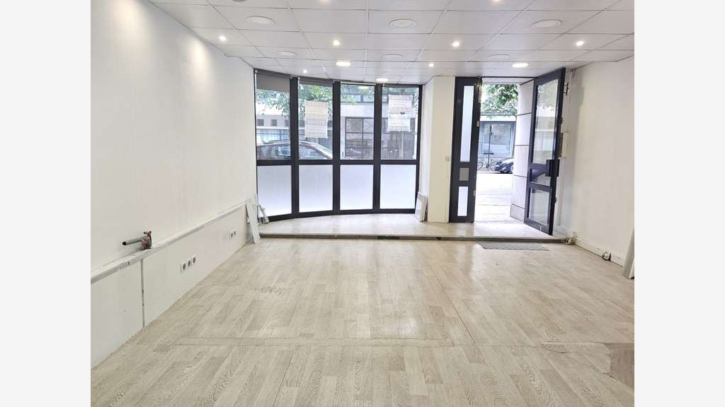 Location boutique 30m² Paris rue Crozatier 75012