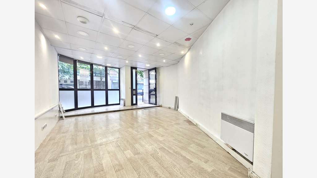 Location boutique 30m² Paris rue Crozatier 75012