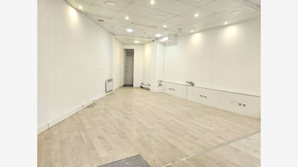 Location boutique 30m² Paris rue Crozatier 75012