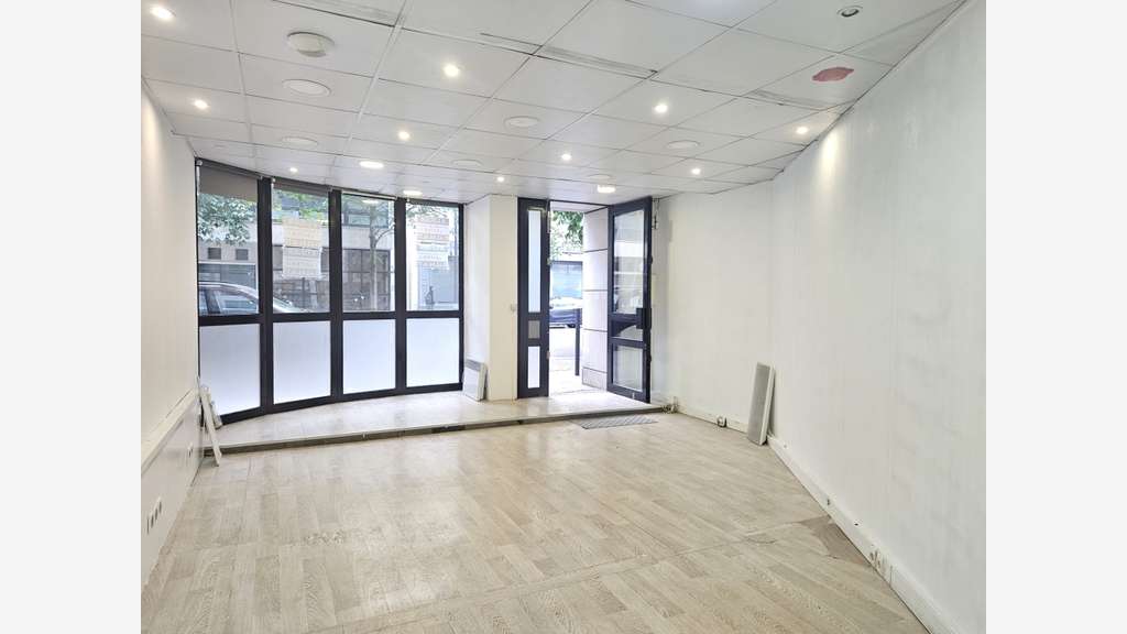 Location boutique 30m² Paris rue Crozatier 75012