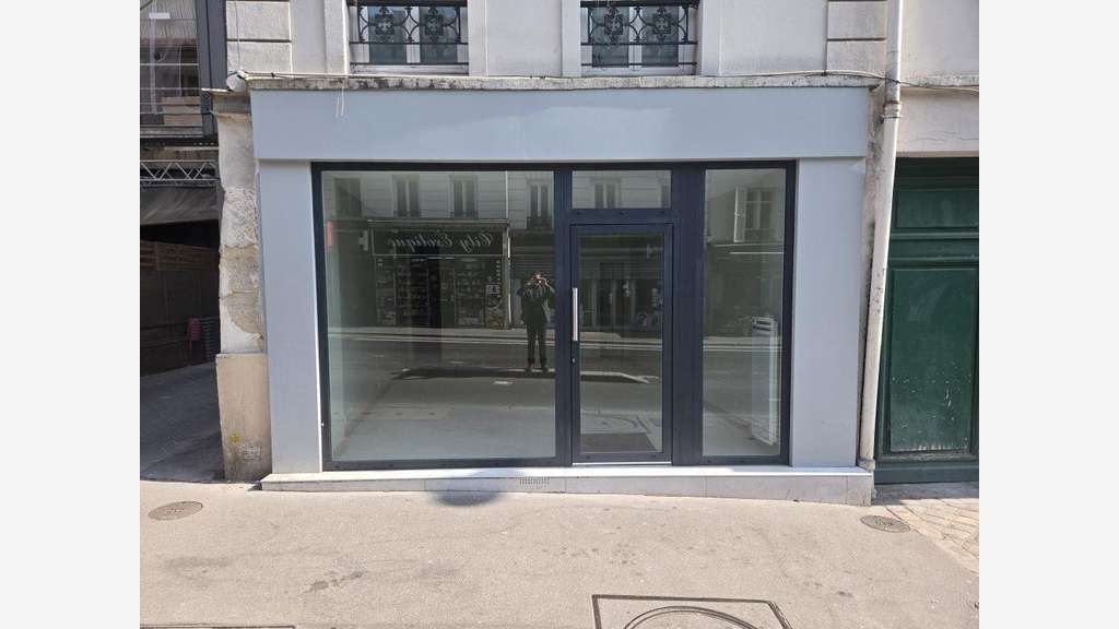 Boutique rénovée de 48m² à louer à Paris 75012