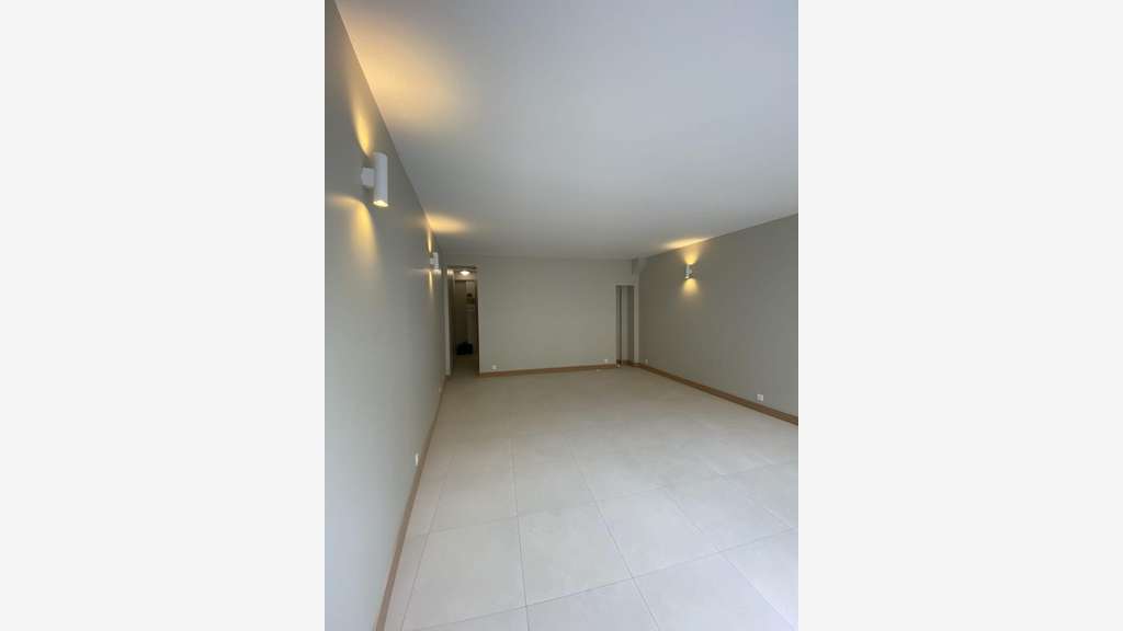Boutique rénovée de 48m² à louer à Paris 75012