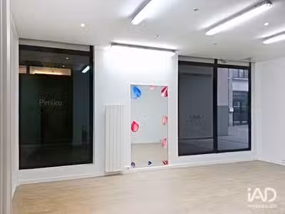 A louer local commercial de 97m² à Paris 75012