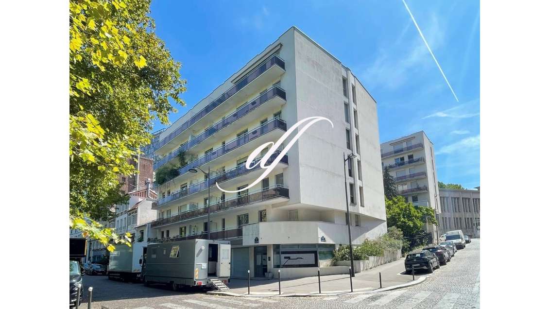 A louer local lumineux 62m² en souplex à Paris 13