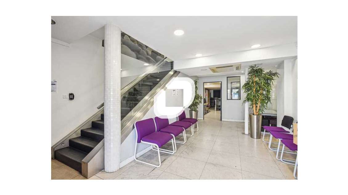 A louer Local commercial 731m² Paris