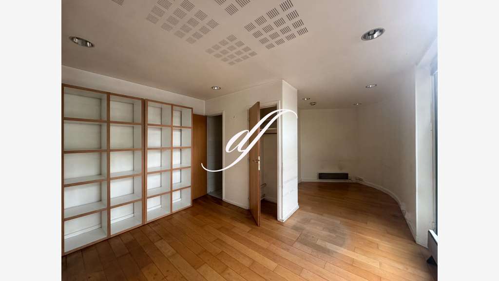 Location local commercial 38m² à Montparnasse