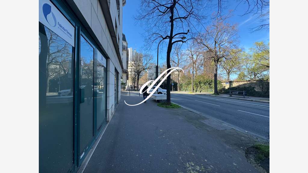 Location local commercial 38m² à Montparnasse
