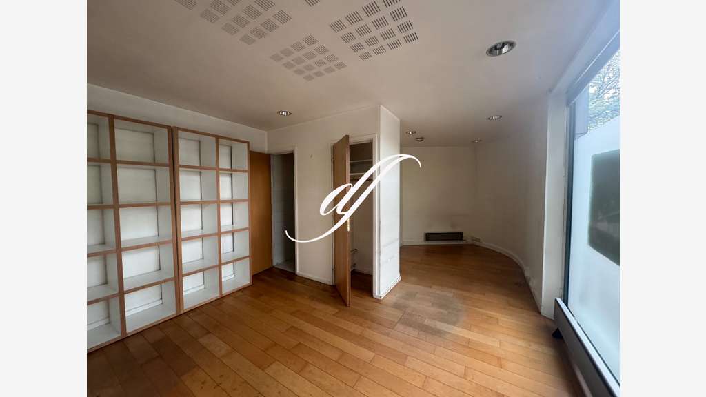 Location local commercial 38m² à Montparnasse