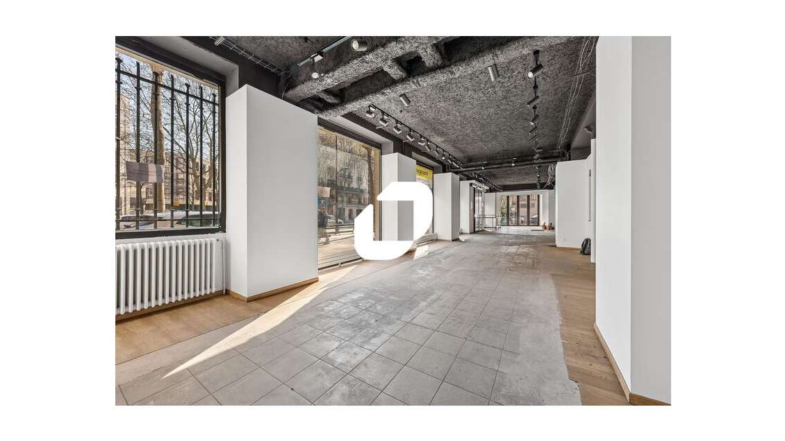 A louer Local commercial 182m² Paris