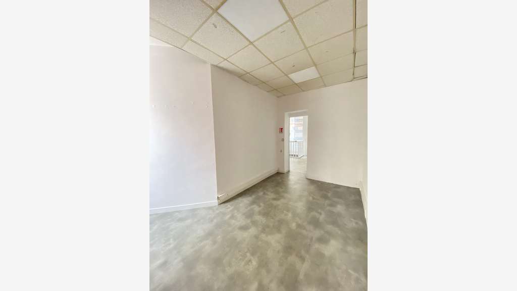 Local commercial 75m² Paris 15e Alleray Procession