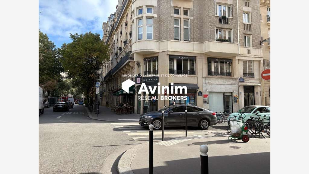 Belle boutique d’angle à louer Paris 16e Av Mozart