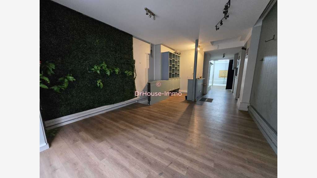 Location boutique 77m² Paris 16e Place Victor Hugo