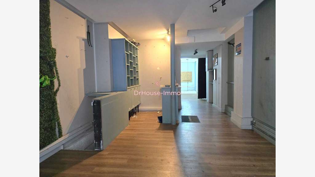 Location boutique 77m² Paris 16e Place Victor Hugo