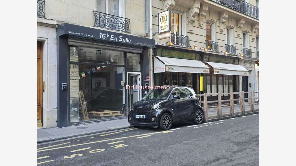 Location boutique 77m² Paris 16e Place Victor Hugo