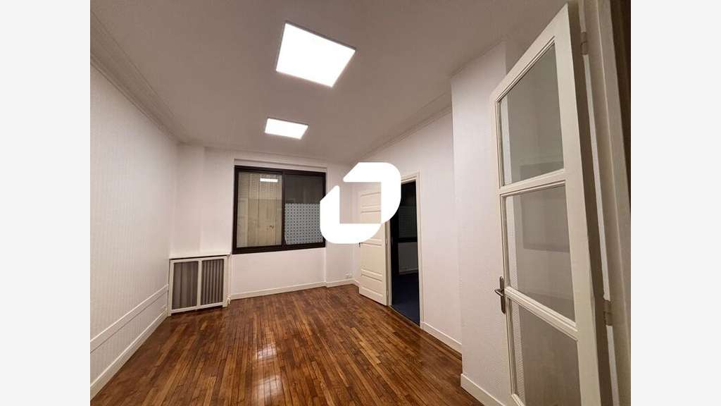 A louer Local commercial 185m² Paris