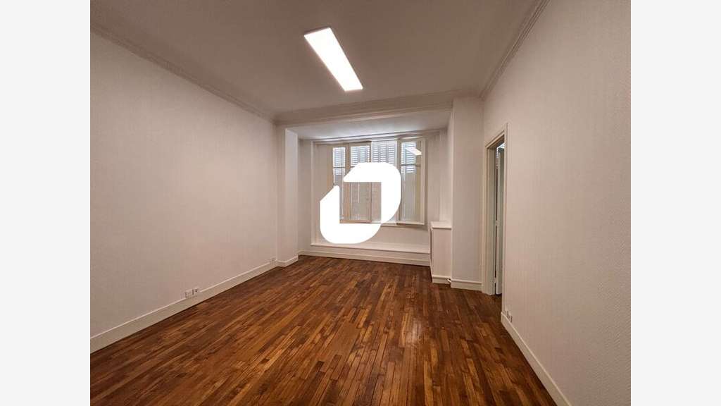 A louer Local commercial 185m² Paris
